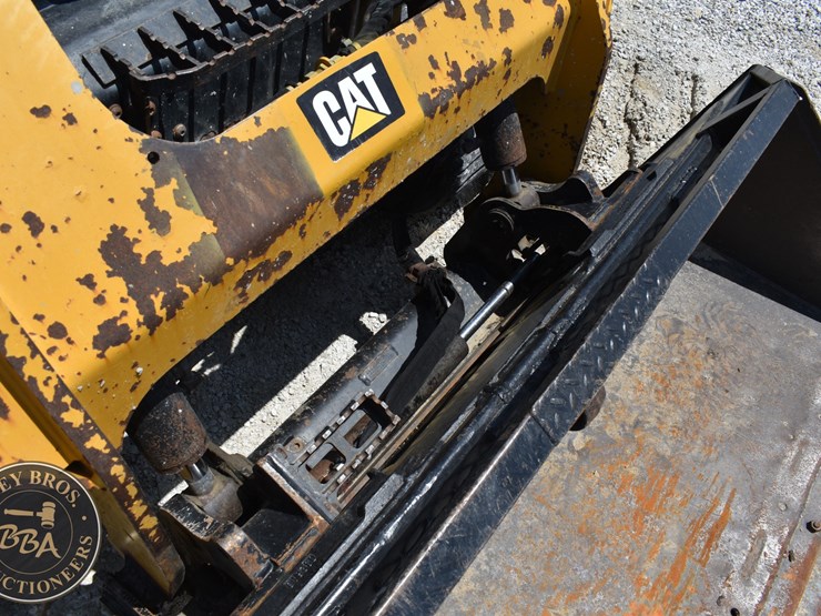 2019-caterpillar-259d-image-37