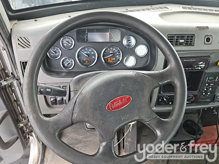 2014-peterbilt-337-image-36