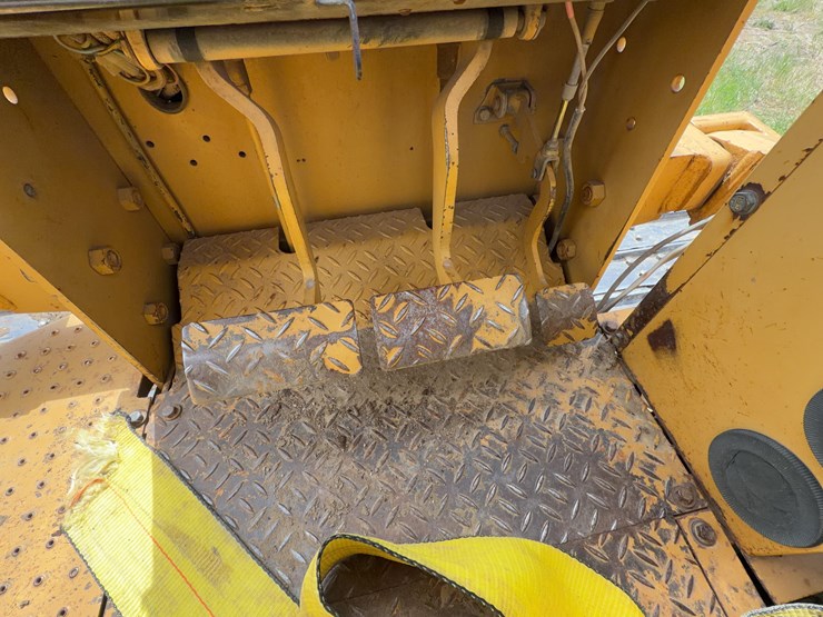 1995-caterpillar-d4c-image-34