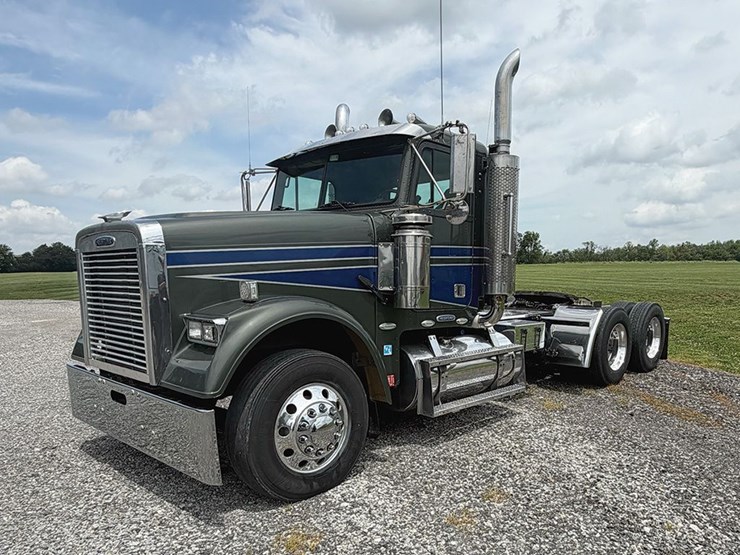 1999-freightliner-fld120-classic-image-1