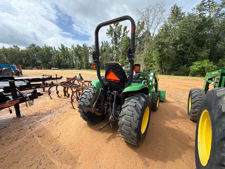 john-deere-3320-image-4