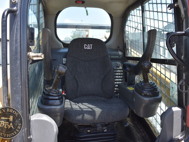 2019-caterpillar-259d-image-38