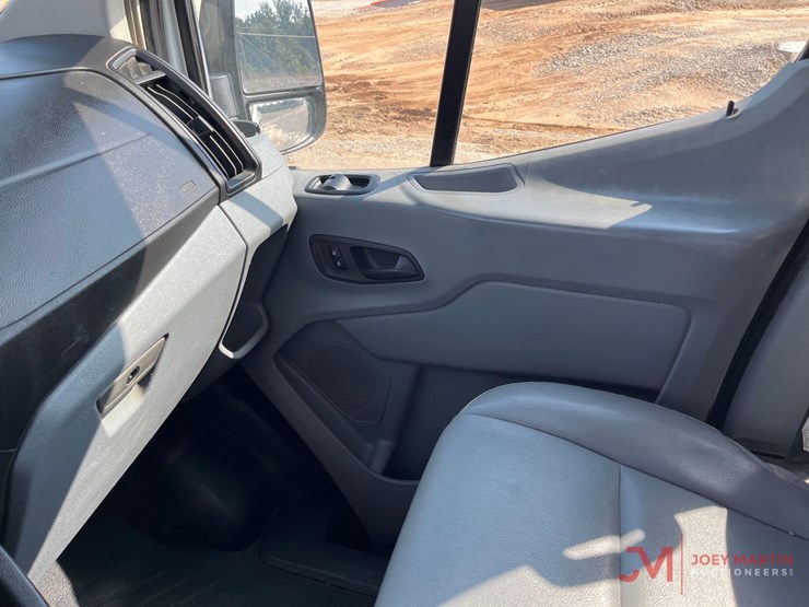 2019-ford-transit-image-25