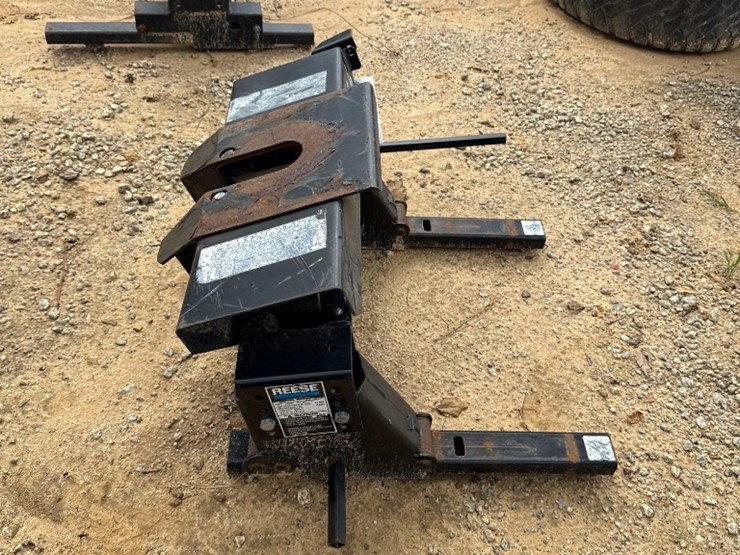 2256---truck-bed-5th-wheel-hitch-image-3