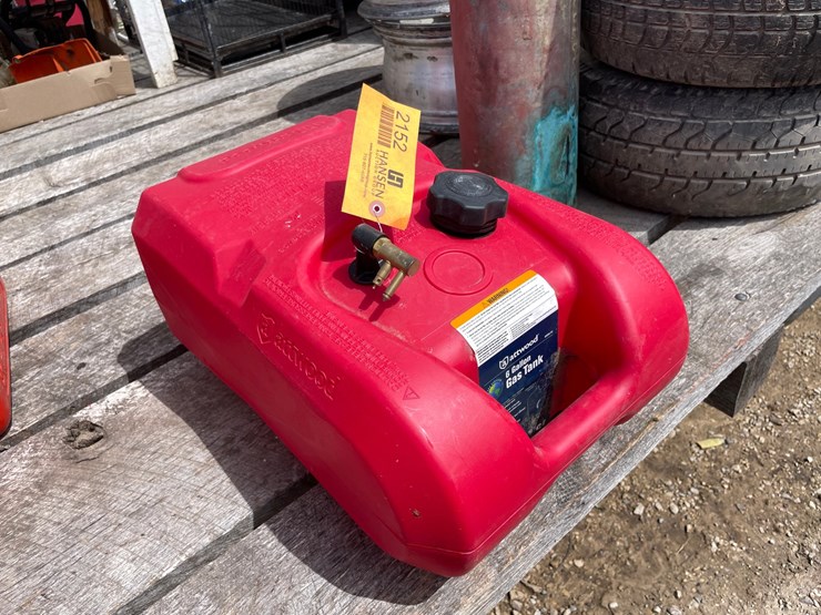 #2152-•-attwood-boat-gas-can-image-1