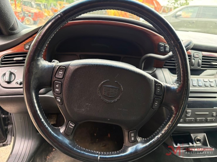 2005-cadillac-deville-image-13