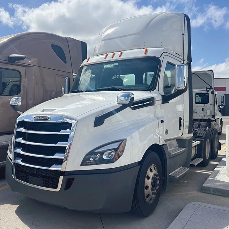 2020 FREIGHTLINER CASCADIA 126
