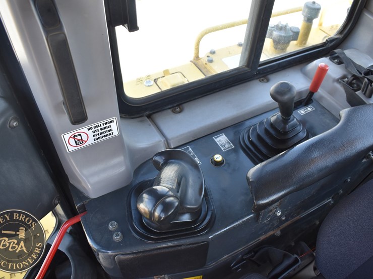 2014-komatsu-d65wx-17-image-33