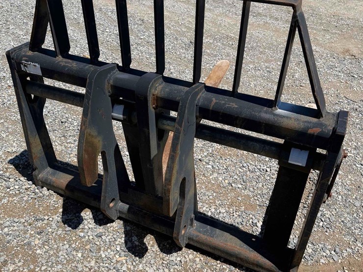jcb-coupler-attached-pallet-forks-image-3