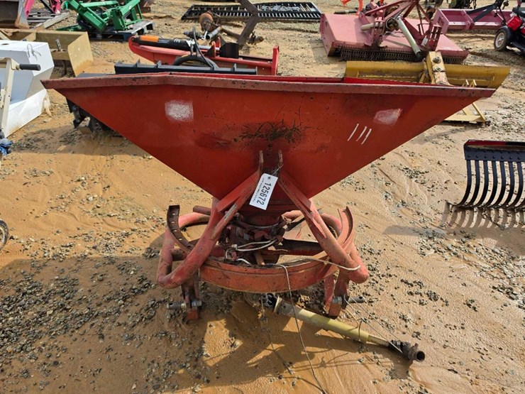 111---lely-3pt-hitch-spreader-image-5