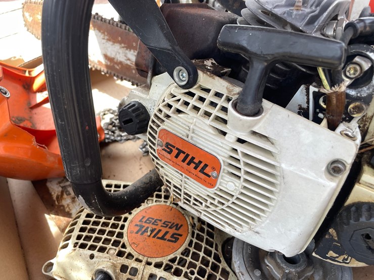 #2131-•-(2)-stihl-chainsaws-image-8