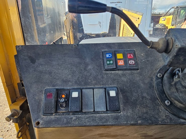 2000-caterpillar-574-image-47
