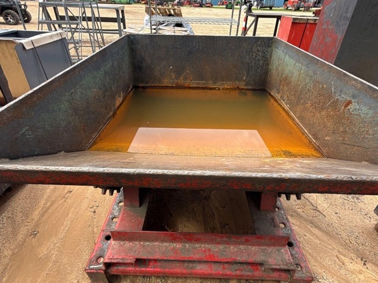 2245---3'-x-3'-metal-dump-hopper-image-5