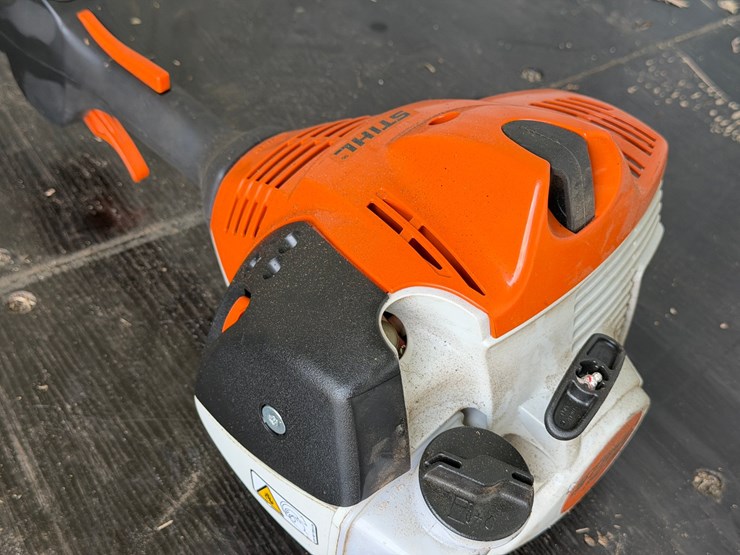 #6021-•-stihl-fc70-edger-image-4