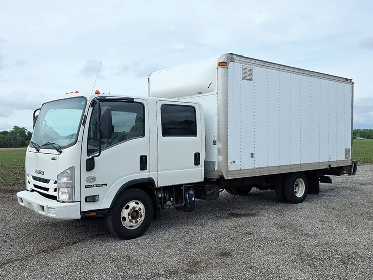 2018-isuzu-npr-image-1