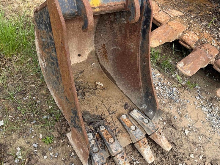 18”-bobcat-toothed-bucket-image-2