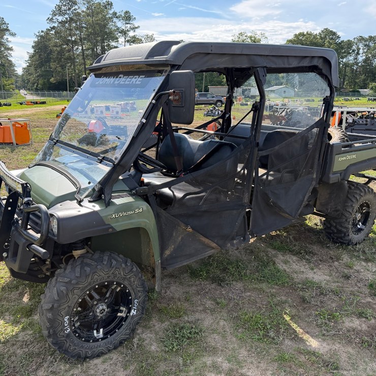 #6013 • John Deere XUV 825M S4