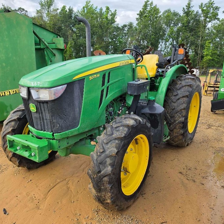 JOHN DEERE 5075M
