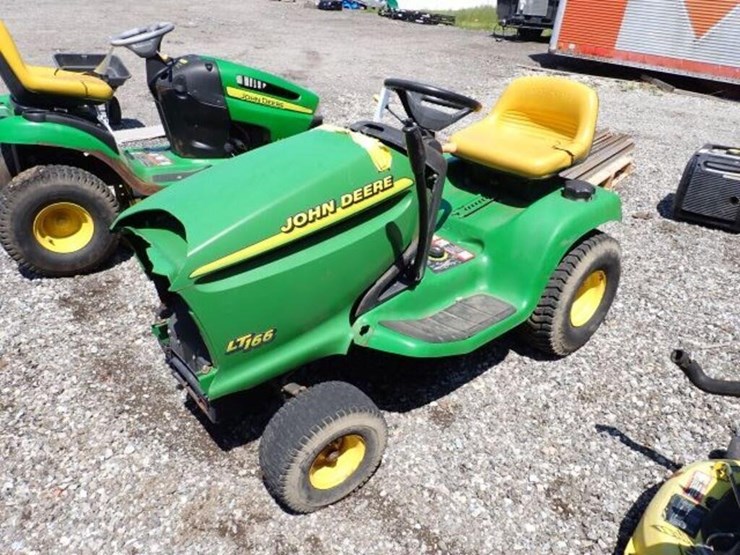 john-deere-lt166-image-1