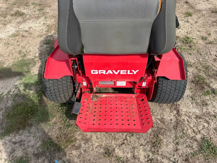 #6010-•-gravely-52"-pro-stance-52-zero-turn-lawnmower-image-4