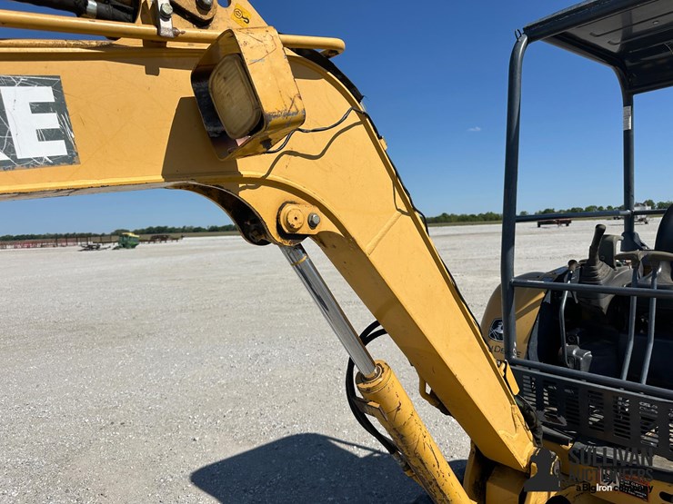 2005-deere-35c-image-14