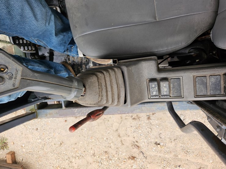 2010-deere-200d-lc-image-52