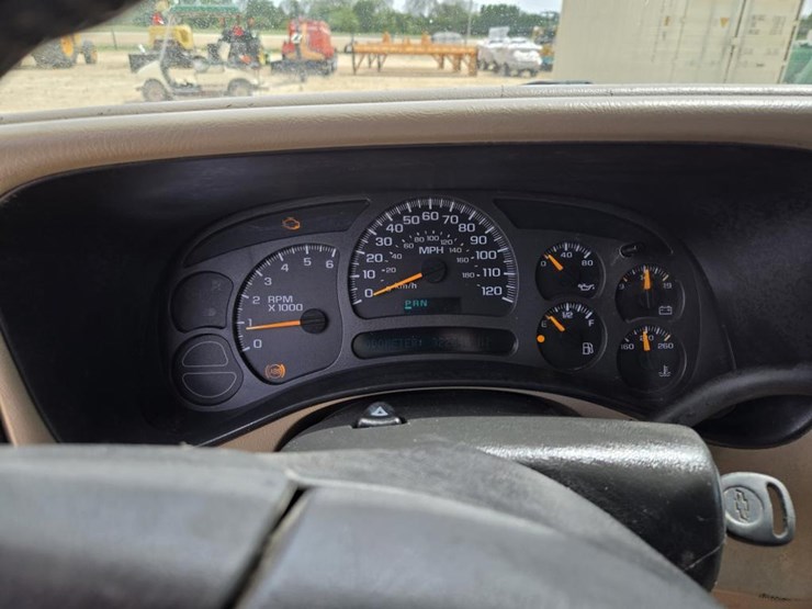 2004-chevrolet-1500-image-24