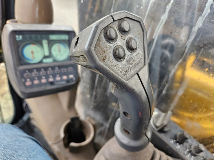 2010-deere-200d-lc-image-44