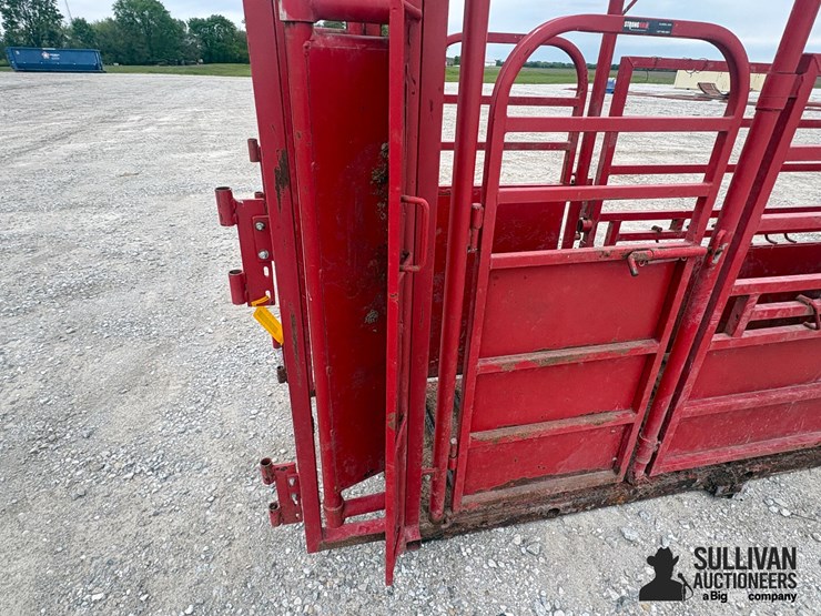 stronghold-cattle-chute-image-12