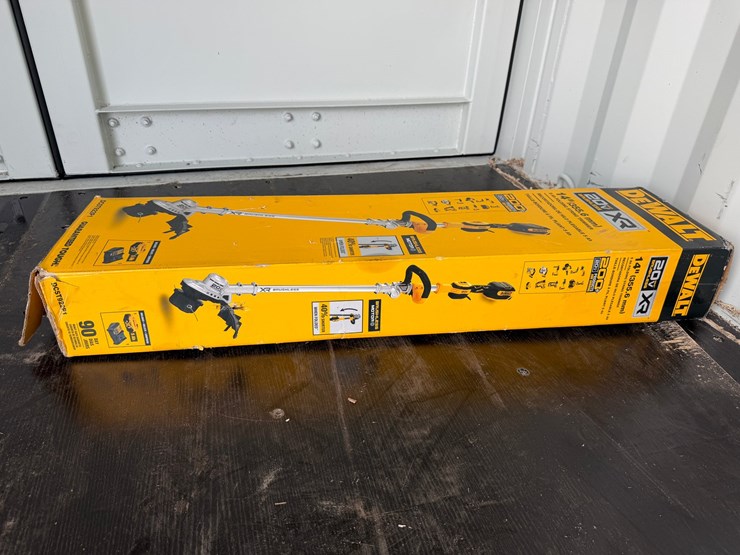 #6025-•-dewalt-20v-max-dcst922b-battery-powered-string-trimmer-image-3