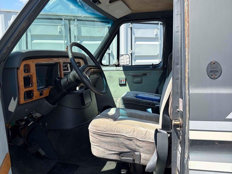 1990-ford-e250-image-15