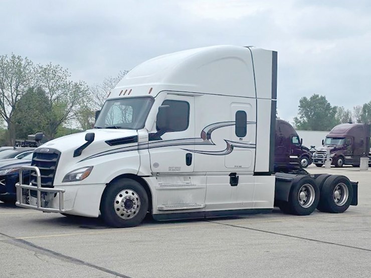 2022-freightliner-cascadia-126-image-1