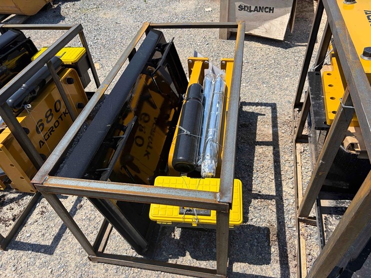 new-680-agrotk-sshh680-skid-steer-hydraulic-hammer-image-2