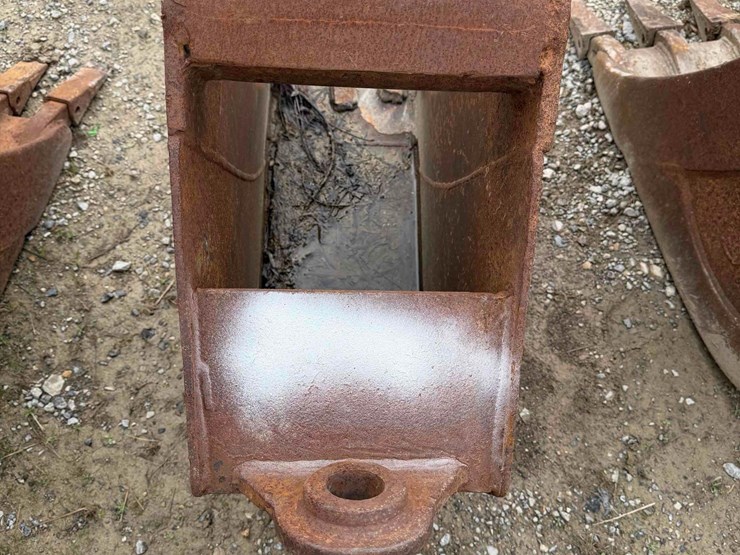 12”-cp-toothed-bucket-image-3