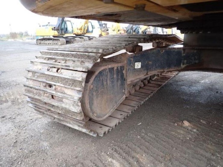 2010-deere-270d-lc-image-46
