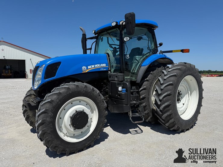 2013-new-holland-t7.250-image-1