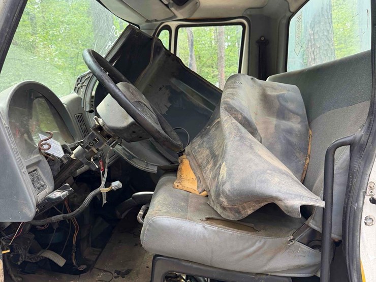 2007-international-durastar-4300-image-12