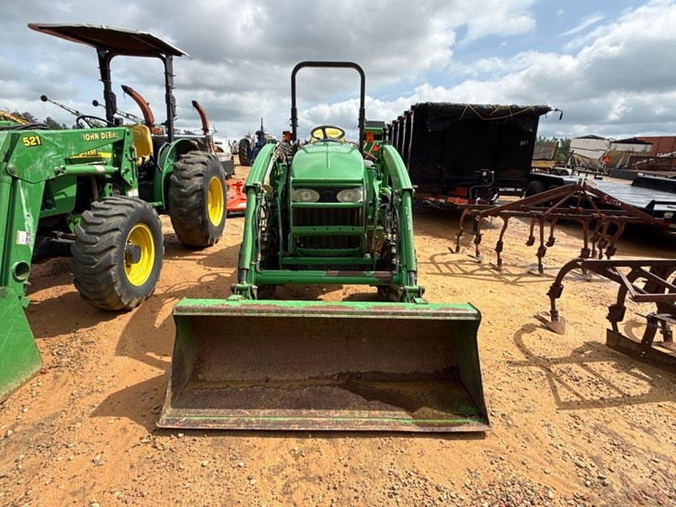 john-deere-3320-image-7