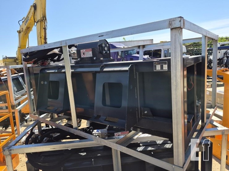landhonor-hsb-12-72w-hydraulic-screening-bucket-image-3