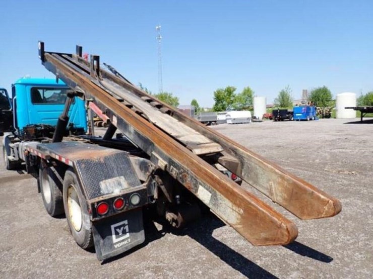 2015-mack-granite-gu813-image-89
