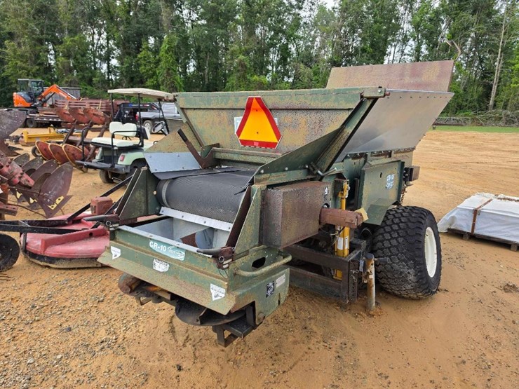 149---turfco-cr-10-top-dresser/material-handler-image-4