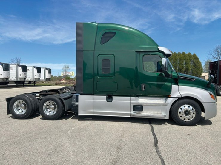 2021-freightliner-cascadia-126-image-2