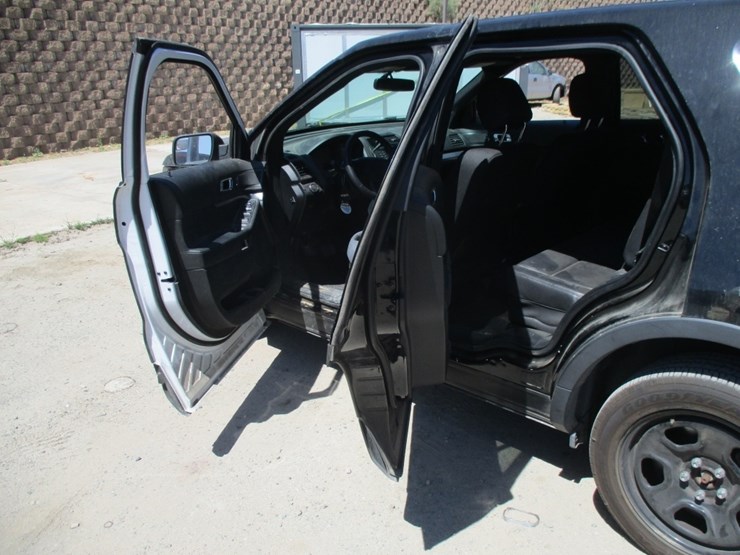 2016-ford-explorer-image-13