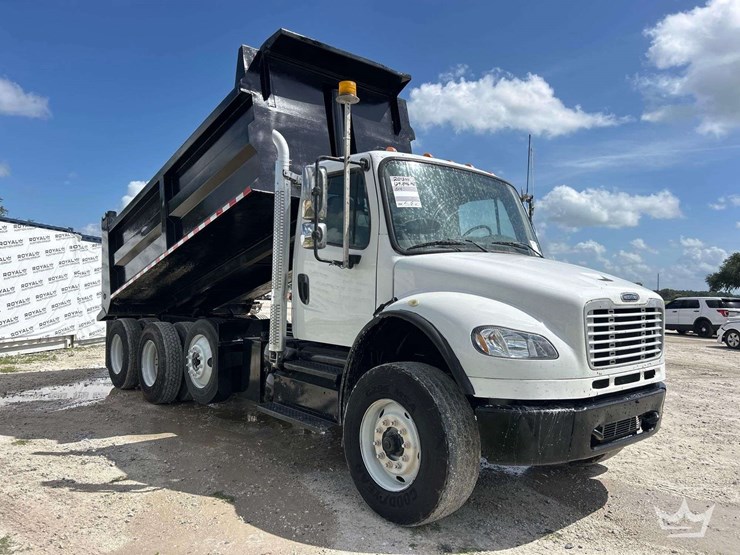 2013-freightliner-m2-106-image-2