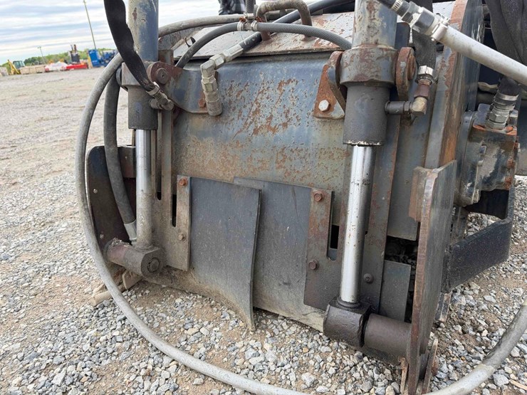 24”-bobcat-hydraulic-fast-cut-image-7