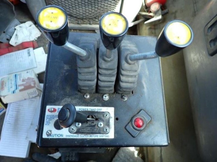 2015-mack-granite-gu813-image-24