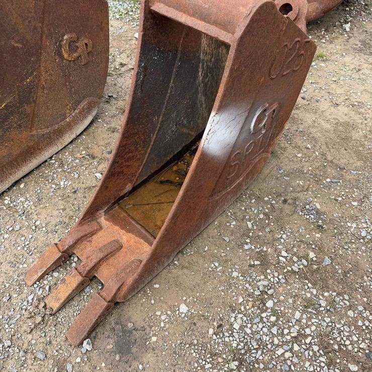 12” CP Toothed Bucket