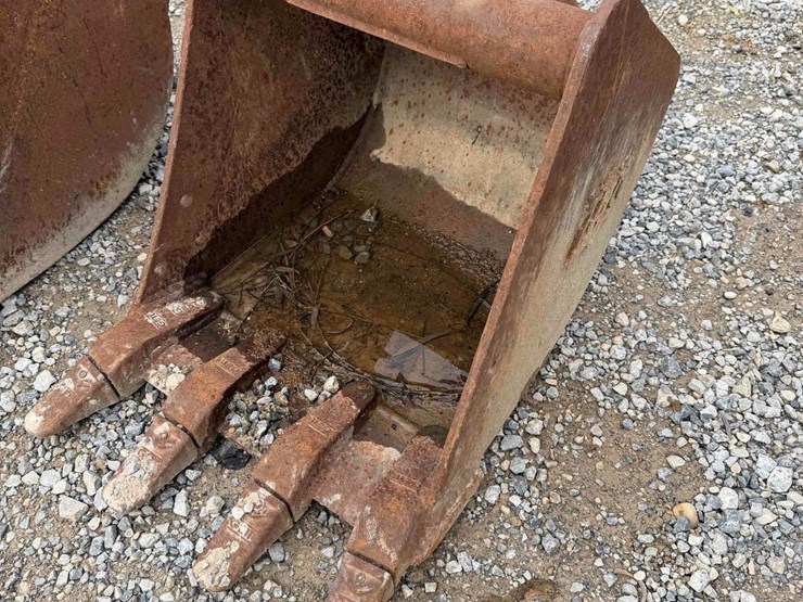 16”-lag-toothed-bucket-image-1