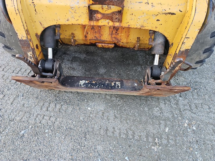 caterpillar-248-image-9