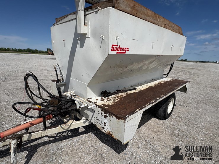 sudenga-2-compartment-feeder-wagon-image-13